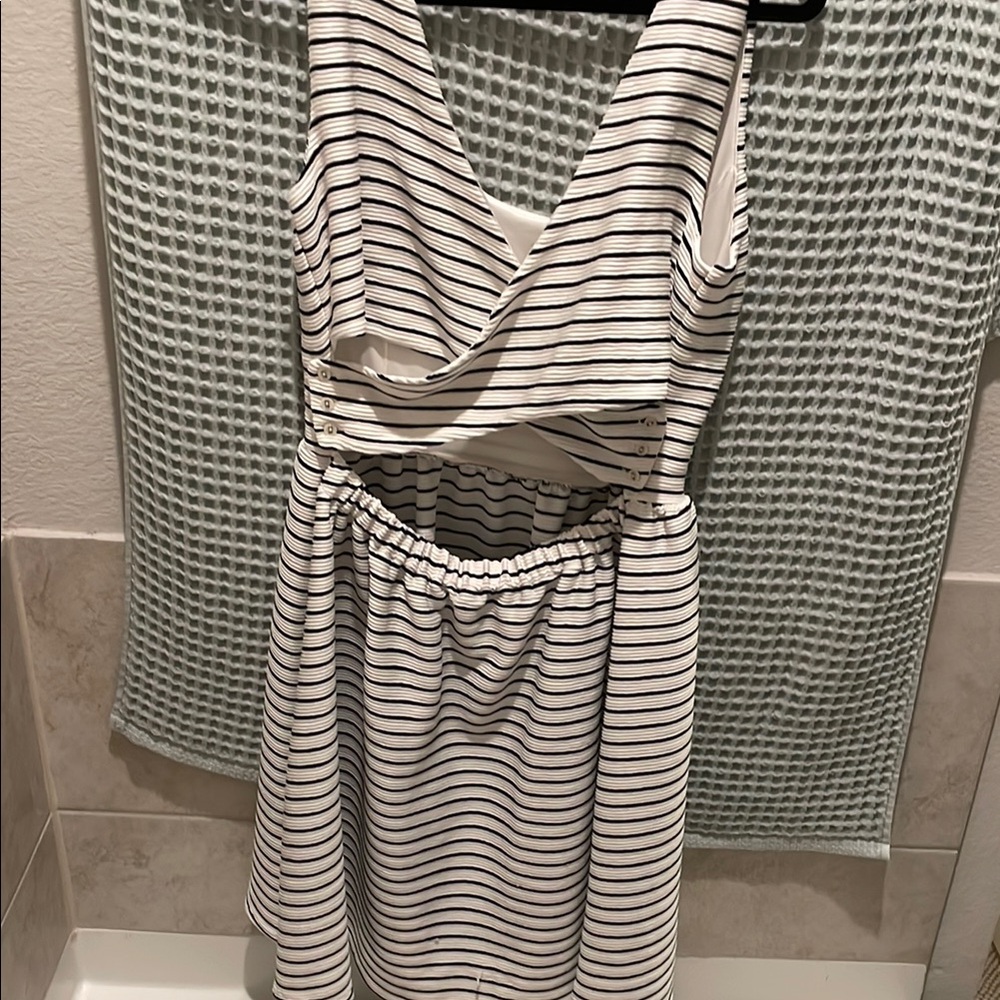 FREE with closet purchase navy and White /cream open back Dress Lauren Conrad M - Picture 3 of 5